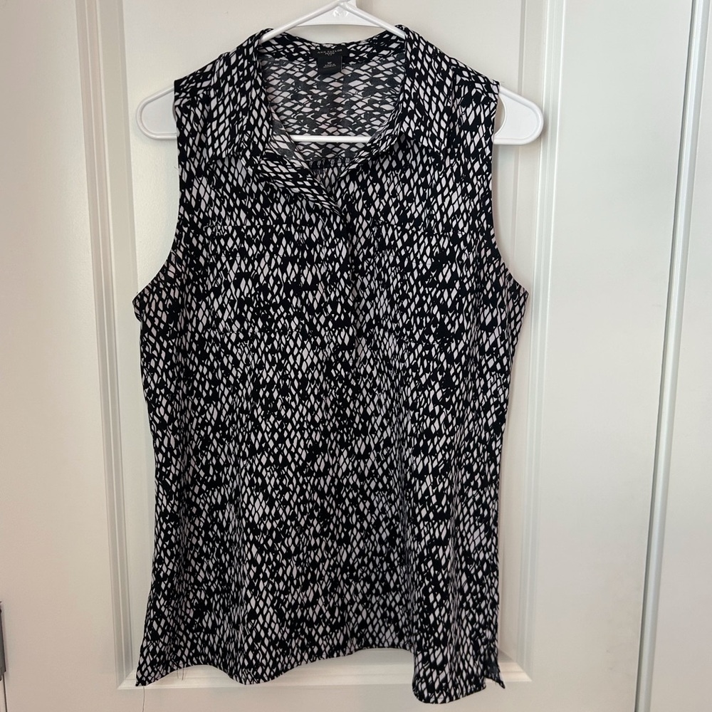 Ann Taylor Petite Medium Black and White Abstract Sleeveless Women's Top